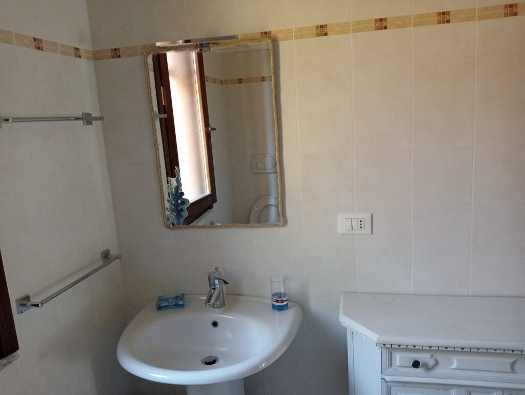 Elba-IMG20231118100230_BURST001_COVER